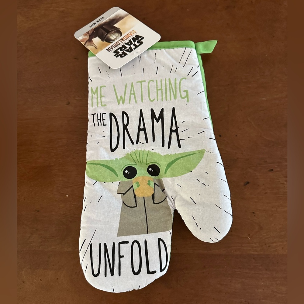 🌵 3/$15 Star Wars Mandalorian oven mitt glove ( see description)